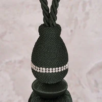 Kép 2/3 - anita-egy-bojtos-fuggonyelkoto-zold-75-cm-kozeli