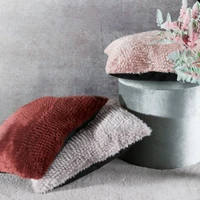 Kép 2/2 - fox-szorme-hatasu-parnahuzat-olivazold-45-x-45-cm-hangulatkep