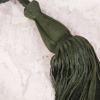 Kép 2/3 - alisa-egy-bojtos-fuggonyelkoto-sotetzold-80-cm-kozeli