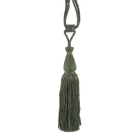 Kép 3/3 - alisa-egy-bojtos-fuggonyelkoto-sotetzold-80-cm-hangulatkep