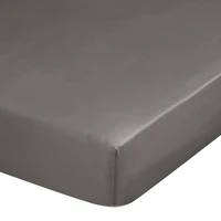 Kép 4/4 - dina-mako-szaten-gumis-lepedo-szurke-100-x-200-cm-25-cm-felhuzva