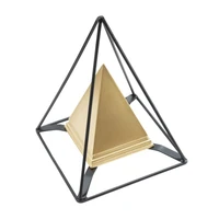 Kép 3/7 - Arany piramis fém priamis kerettel arany 15x15x21 cm 1