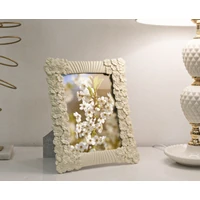 Kép 5/6 - Cempak képkeret krémszín 22,8x2x28 (belső méretek 15x20) cm 4