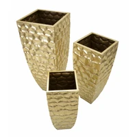 Kép 3/7 - Tris váza fémből 3 db-os szett arany 38x38x94-30,5x30,5x76-23x23x63 cm 1