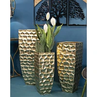 Kép 7/7 - Tris váza fémből 3 db-os szett arany 38x38x94-30,5x30,5x76-23x23x63 cm 5