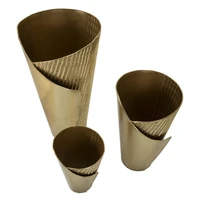 Kép 5/8 - Tris váza fémből 3 db-os szett arany 39x42x75-32x32x55-25x25x35 cm 2