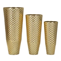 Kép 2/8 - Tris váza fémből 3 db-os szett arany ø 48x110-40x93-33x77 cm