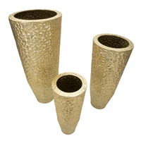 Kép 2/7 - Tris váza fémből 3 db-os szett arany ø 50,8x114,9-40x92,7-29,8x70,5 cm