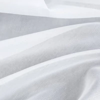 Kép 2/11 - mirea-fenyes-szallal-atszott-fenyatereszto-fuggony-feher-140-x-270-cm-gyurt