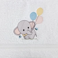 Kép 2/5 - baby50-elefantos-gyerek-torolkozo-feher-50-x-90-cm-kozeli-minta