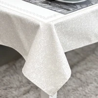Kép 1/5 - Ezüst lurex asztalterítő karácsonyfa mintás 137x180 cm