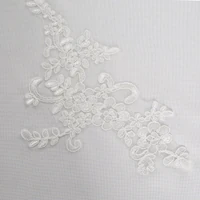 Kép 4/4 - Tulia terítő elegáns díszítéssel Fehér 85x85 cm 3