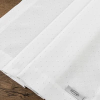 Kép 6/10 - ellen-lurex-asztalterito-feher-ezust-40-x-180-cm-hs391226 5