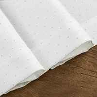 Kép 8/10 - ellen-lurex-asztalterito-feher-ezust-40-x-180-cm-hs391226 6