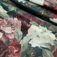 Kép 5/6 - feher-bordo-viragmintas-barsony-asztali-futo-35-x-140-cm-hajtogatott-anyag-1