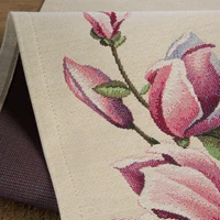 Kép 5/5 - magnolia-viragmintas-gobelin-asztali-futo-natur-45-x-140-cm-hajtogatott-anyag-1