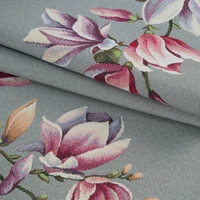 Kép 4/5 - magnolia-viragmintas-gobelin-asztalterito-szurke-140-x-180-cm-hajtogatott-anyag
