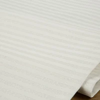 Kép 5/5 - karacsonyi-asztalterito-csikos-jacquard-anyagbol-fenyes-szallal-pezsgo-40-x-140-cm-kozeli-anyag-1