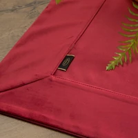 Kép 5/6 - egyszinu-barsony-asztalterito-bordo-145-x-220-cm-kozeli-cimke-1