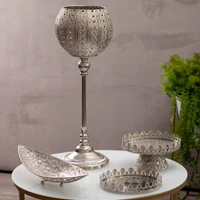 Kép 2/3 - ameli-fem-gyertyatarto-ezust-21-x-21-x-60-cm-hs392415-kollekcio