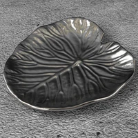 Kép 2/4 - kalina-dekorativ-keramia-tal-ezust-16x16x2-cm-hatterrel