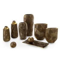 Kép 4/5 - emmi-05-keramia-vaza-fekete-arany-13-x-13-x-30-cm-hs401416-kollekcio