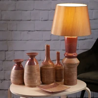 Kép 5/5 - elda-keramia-vaza-piros-vilagosbarna-16-x-16-x-48-cm-hangulatkep-1