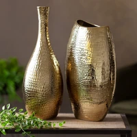 Kép 4/5 - erna-keramia-vaza-arany-14-x-14-x-31-cm-hangulatkep