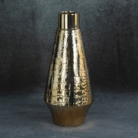 Kép 2/5 - erna-keramia-vaza-arany-14-x-14-x-31-cm-hatterrel