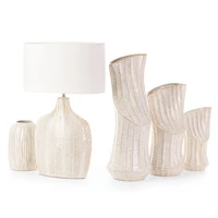 Kép 3/5 - liza-keramia-vaza-kremszin-15-x-15-x-22-cm-kollekcio