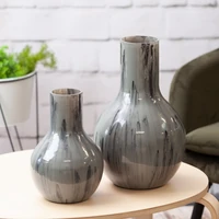 Kép 4/4 - calen-uveg-vaza-szurke-24-x-24-x-40-cm-hangulatkep