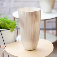 Kép 4/4 - cardo-uveg-vaza-kremszin-bezs-20-x-20-x-37-cm-hangulatkep