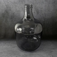Kép 2/2 - lily-uveg-vaza-szurke-27-x-42-cm-hatterrel