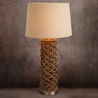 Kép 2/5 - amy-asztali-lampa-barna-bezs-33-x-38-x-75-cm-felkapcsolva