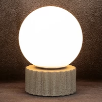 Kép 2/3 - aspen-asztali-lampa-feher-16-x-16-x-22-cm-felkapcsolva