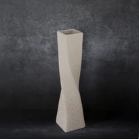 Kép 2/3 - riso2-keramia-vaza-kremszin-8-x-8-x-32-cm-hs5621 1