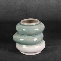 Kép 2/6 - liana-keramia-vaza-kremszin-menta-19-x-18-x-19-cm-hatterrel