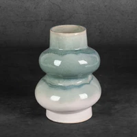 Kép 2/6 - liana-keramia-vaza-kremszin-menta-17-x-17-x-23-cm-hatterrel