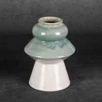 Kép 2/6 - liana-keramia-vaza-kremszin-menta-17-x-17-x-23-cm-hatterrel