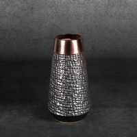 Kép 2/6 - morena-keramia-vaza-acelszurke-bronz-14-x-14-x-26-cm-hatterrel