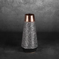Kép 2/6 - morena-keramia-vaza-acelszurke-bronz-16-x-16-x-34-cm-hatterrel