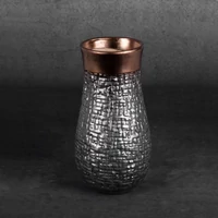 Kép 2/6 - morena-keramia-vaza-acelszurke-bronz-14-x-14-x-27-cm-hatterrel