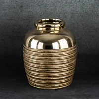 Kép 2/4 - dori-keramia-vaza-arany-20-x-20-x-25-cm-hatterrel