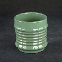 Kép 2/4 - sami-keramia-kaspo-zold-11-x-11-x-11-cm-hatterrel