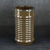 Kép 2/4 - sami-keramia-vaza-barna-15-x-15-x-26-cm-hatterrel