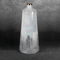 Kép 2/4 - aden-uveg-vaza-kremszin-ezust-19-x-19-x-43-cm-hatterrel