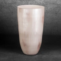 Kép 2/4 - cardo-uveg-vaza-kremszin-bezs-20-x-20-x-37-cm-hatterrel