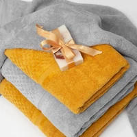 Kép 5/5 - ibiza-velur-torolkozo-ezust-30-x-50-cm-hangulatkep