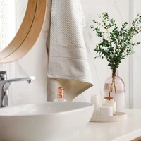 Kép 5/7 - jessi-velur-torolkozo-feher-30-x-50-cm-hangulatkep