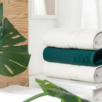 Kép 6/7 - jessi-velur-torolkozo-feher-30-x-50-cm-hangulatkep-1